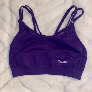Gymshark sports bra. Purple. Size small. GUC.